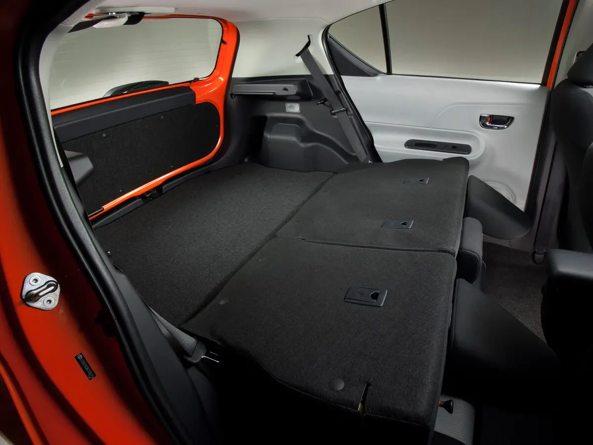 Toyota Prius c I Хэтчбек 5 дв. — сүрөт 12
