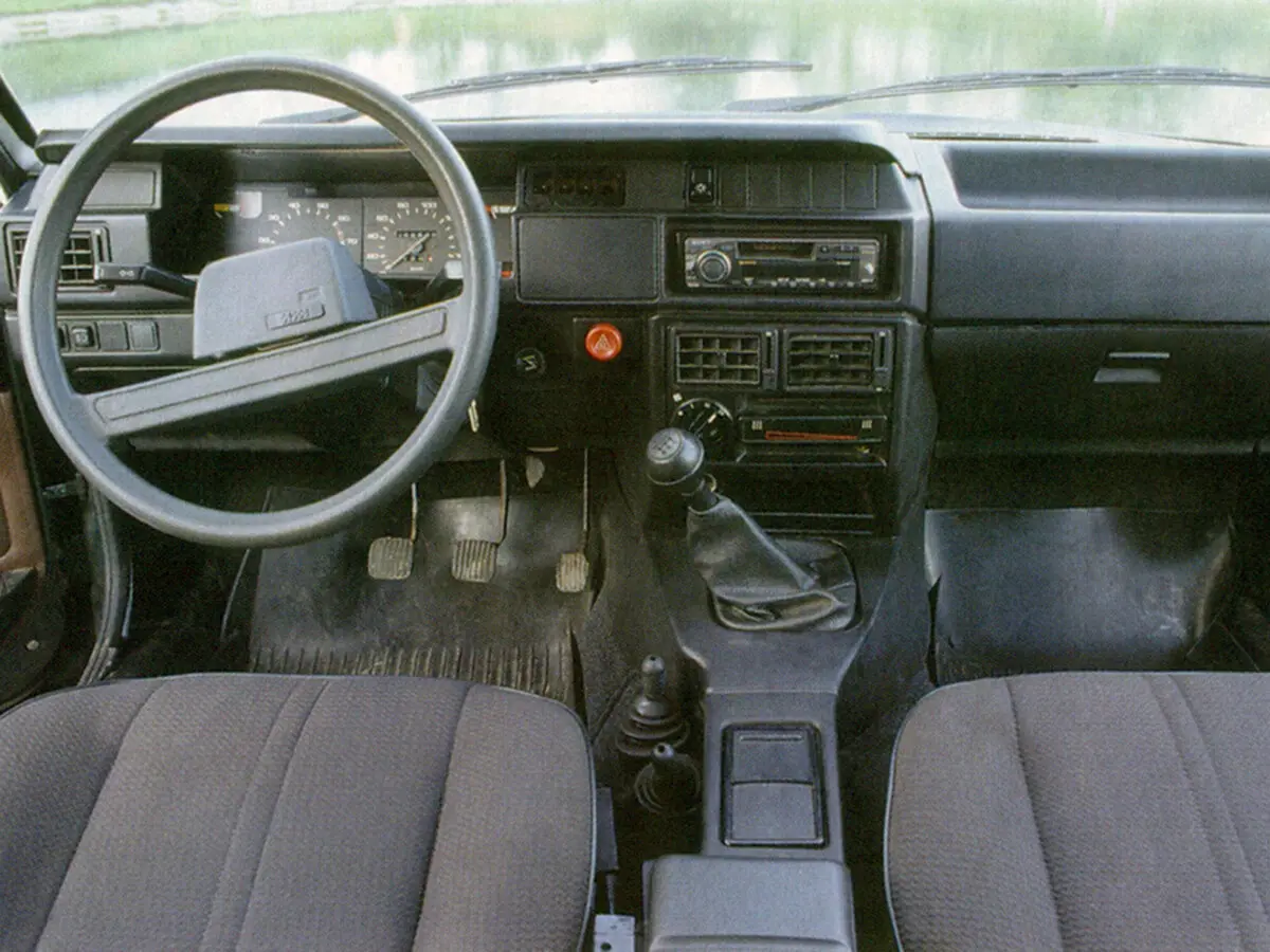 Иж 2126 «Ода» 1990 – 2005 Хэтчбек 5 дв. 4x4 — photo 4
