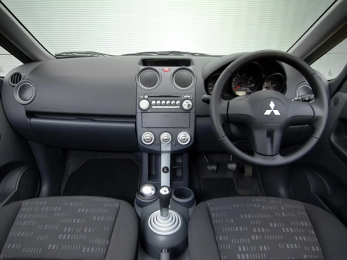 Mitsubishi Colt VI (Z20/Z30) Хэтчбек 3 дв. — photo 6