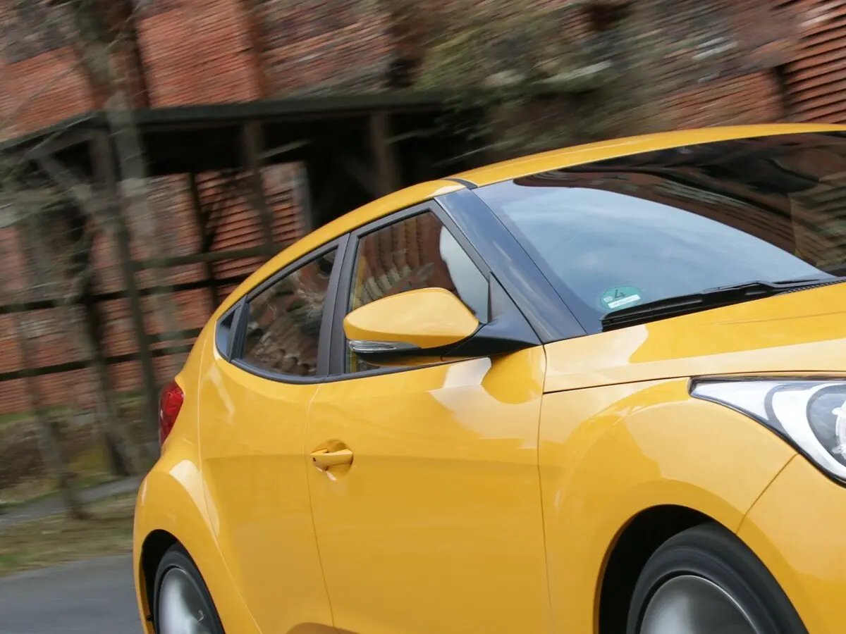 Hyundai Veloster I Рестайлинг Хэтчбек 4 дв. — сүрөт 13