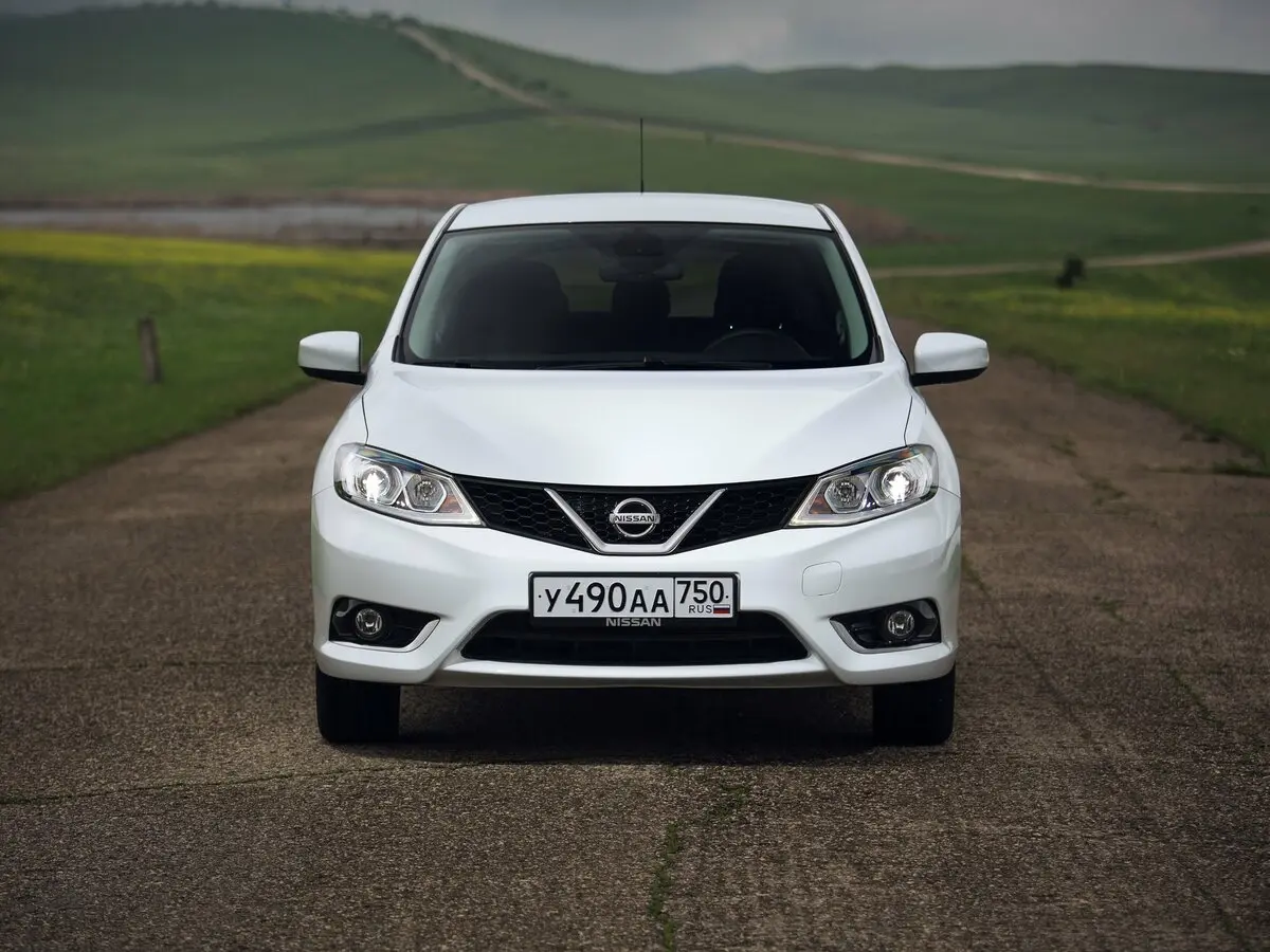 Nissan Tiida II Хэтчбек 5 дв. — сүрөт 3