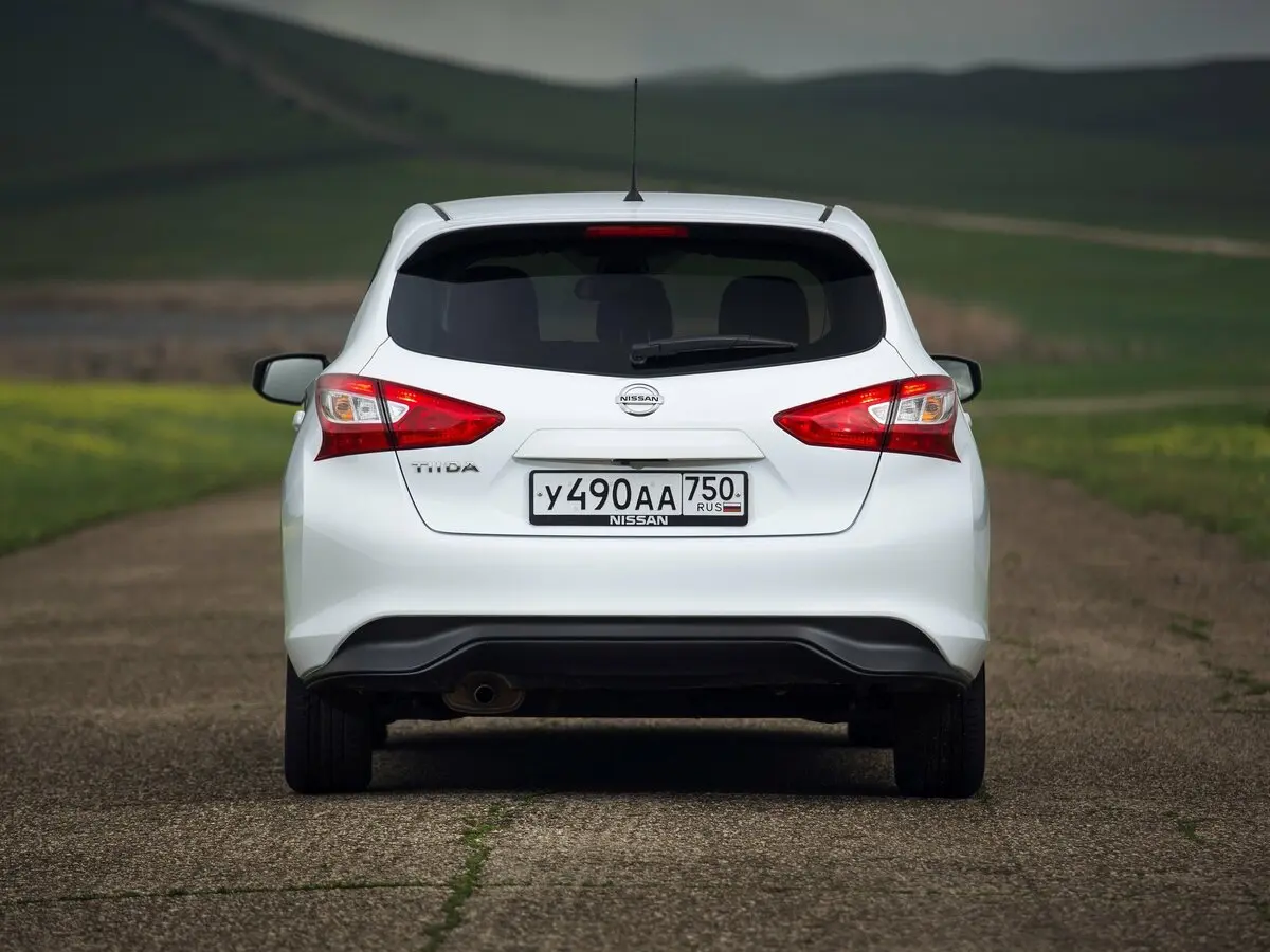 Nissan Tiida II Хэтчбек 5 дв. — сүрөт 4
