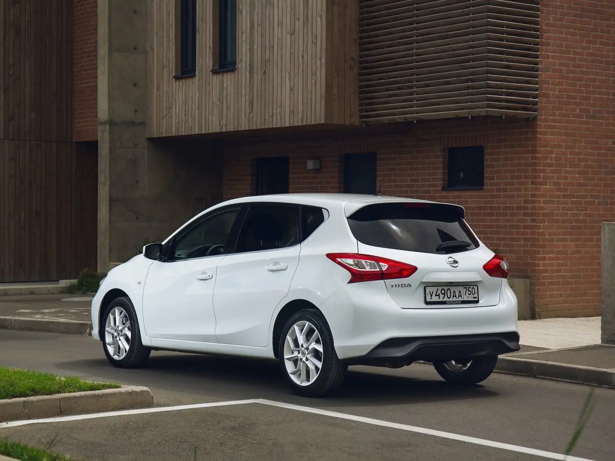 Nissan Tiida II Хэтчбек 5 дв. — сүрөт 5