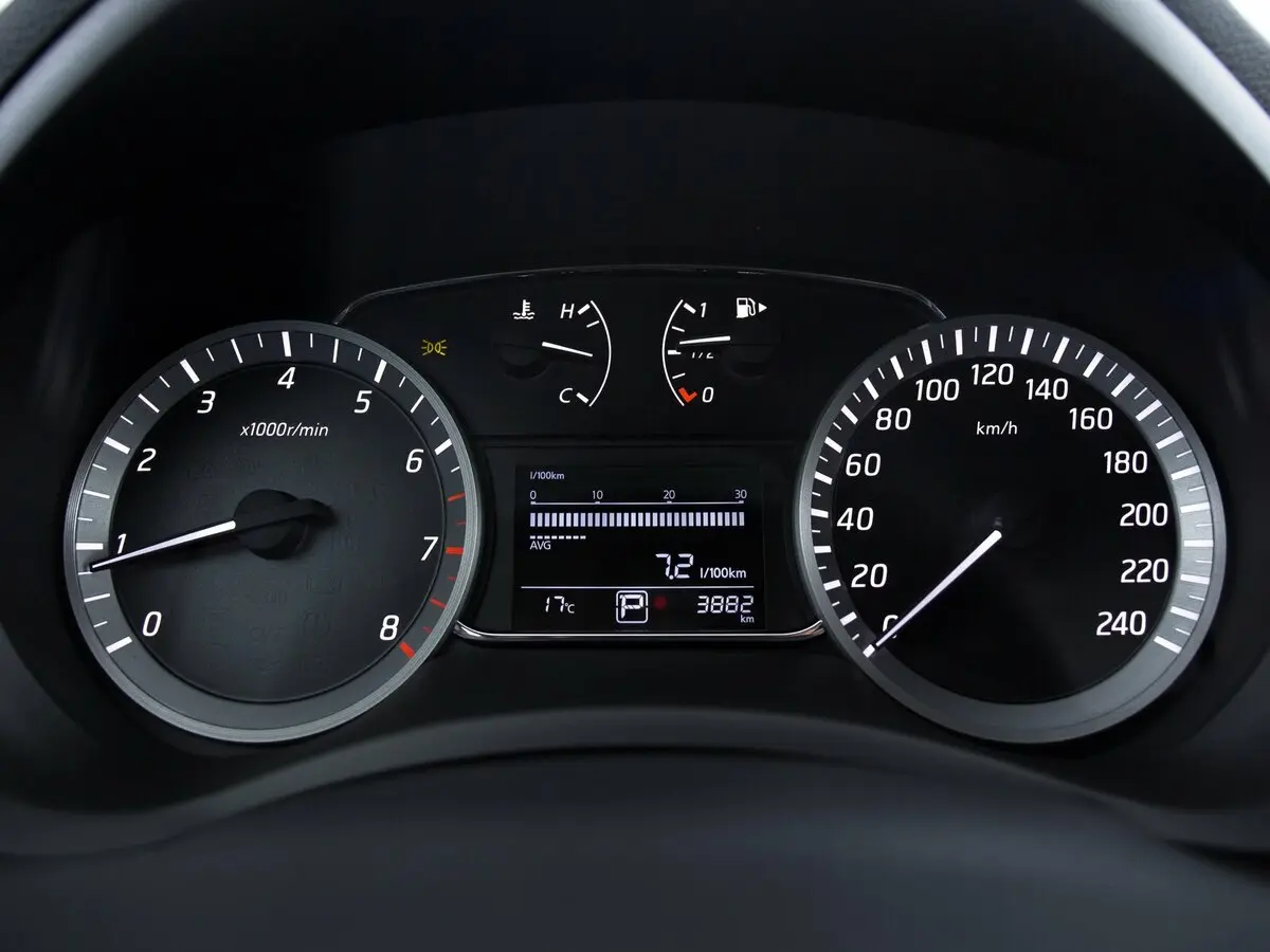 Nissan Tiida II Хэтчбек 5 дв. — сүрөт 8