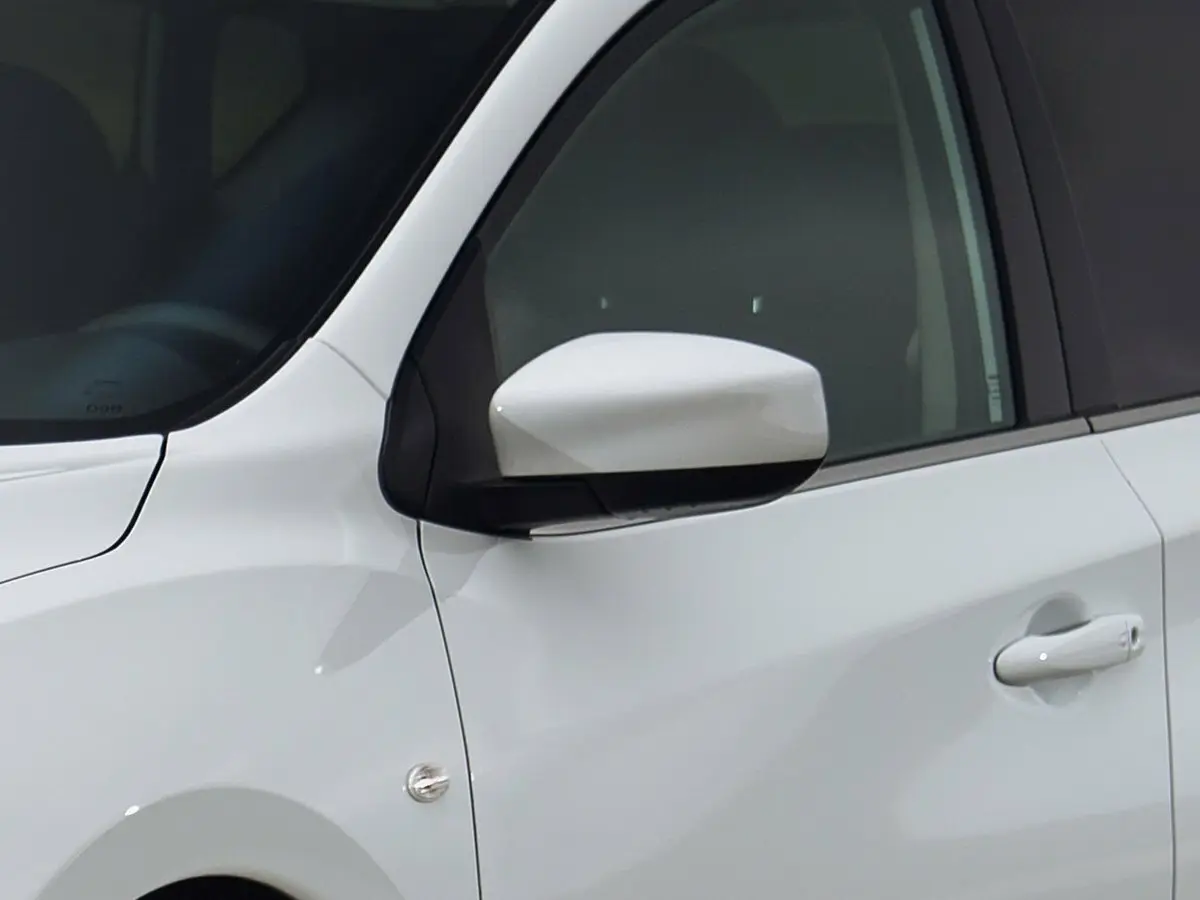 Nissan Tiida II Хэтчбек 5 дв. — сүрөт 14
