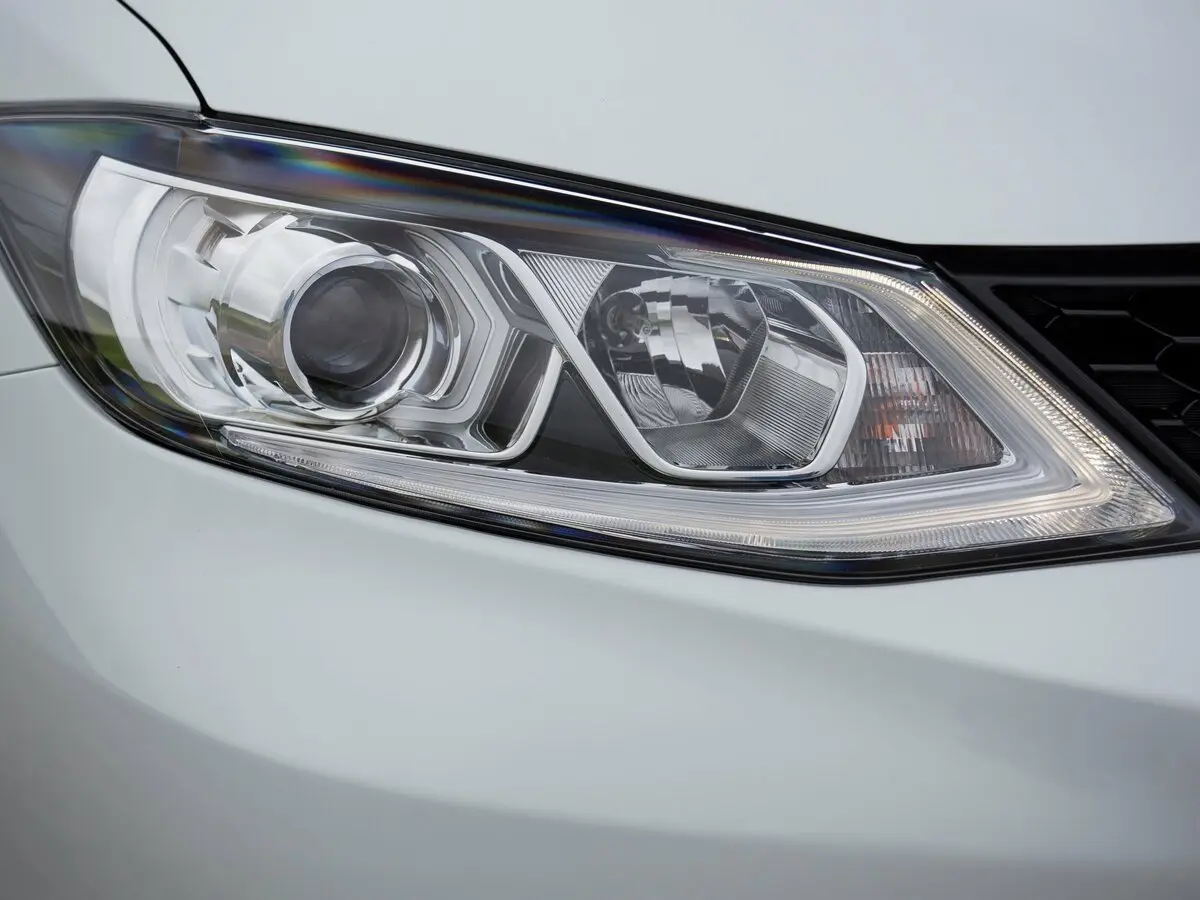 Nissan Tiida II Хэтчбек 5 дв. — сүрөт 15