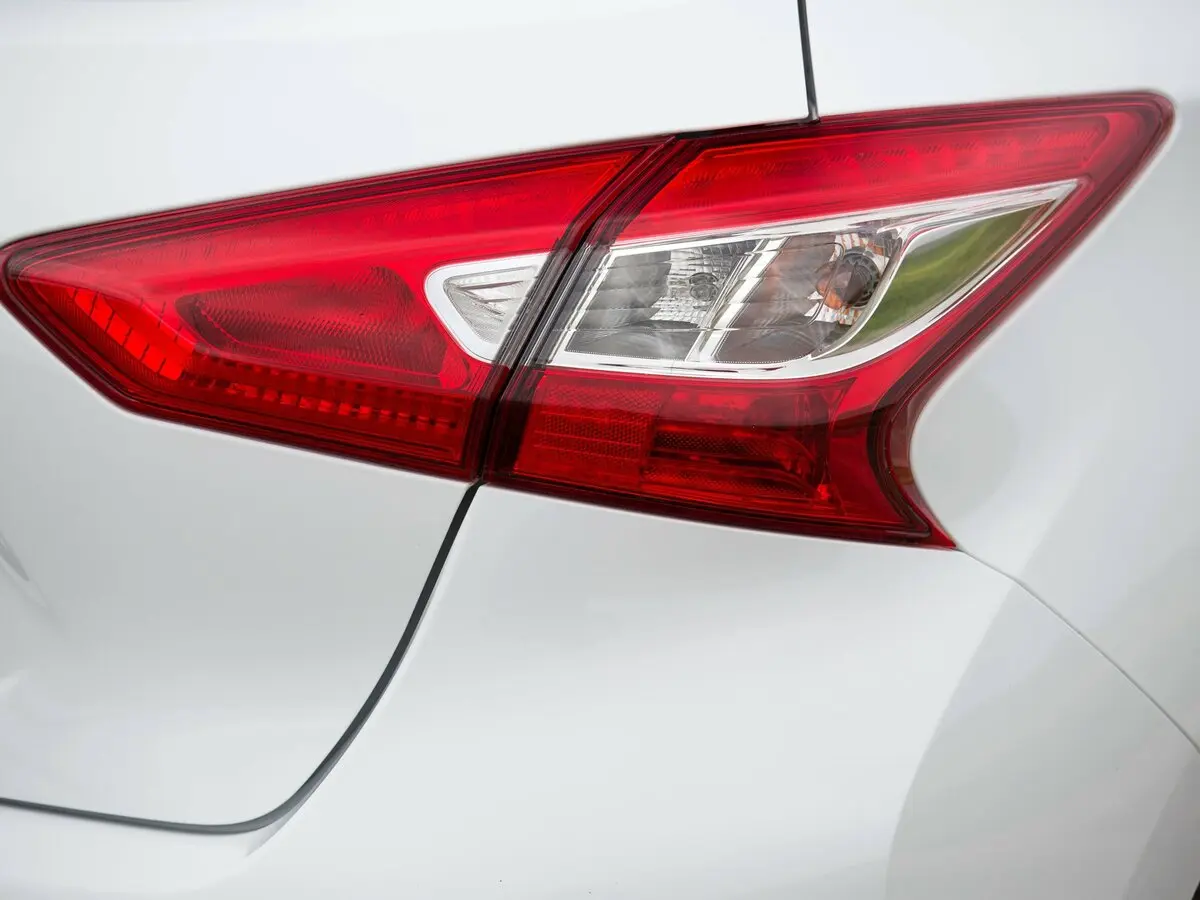 Nissan Tiida II Хэтчбек 5 дв. — сүрөт 16