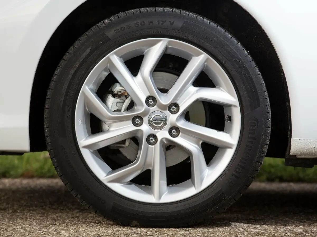 Nissan Tiida II Хэтчбек 5 дв. — сүрөт 19