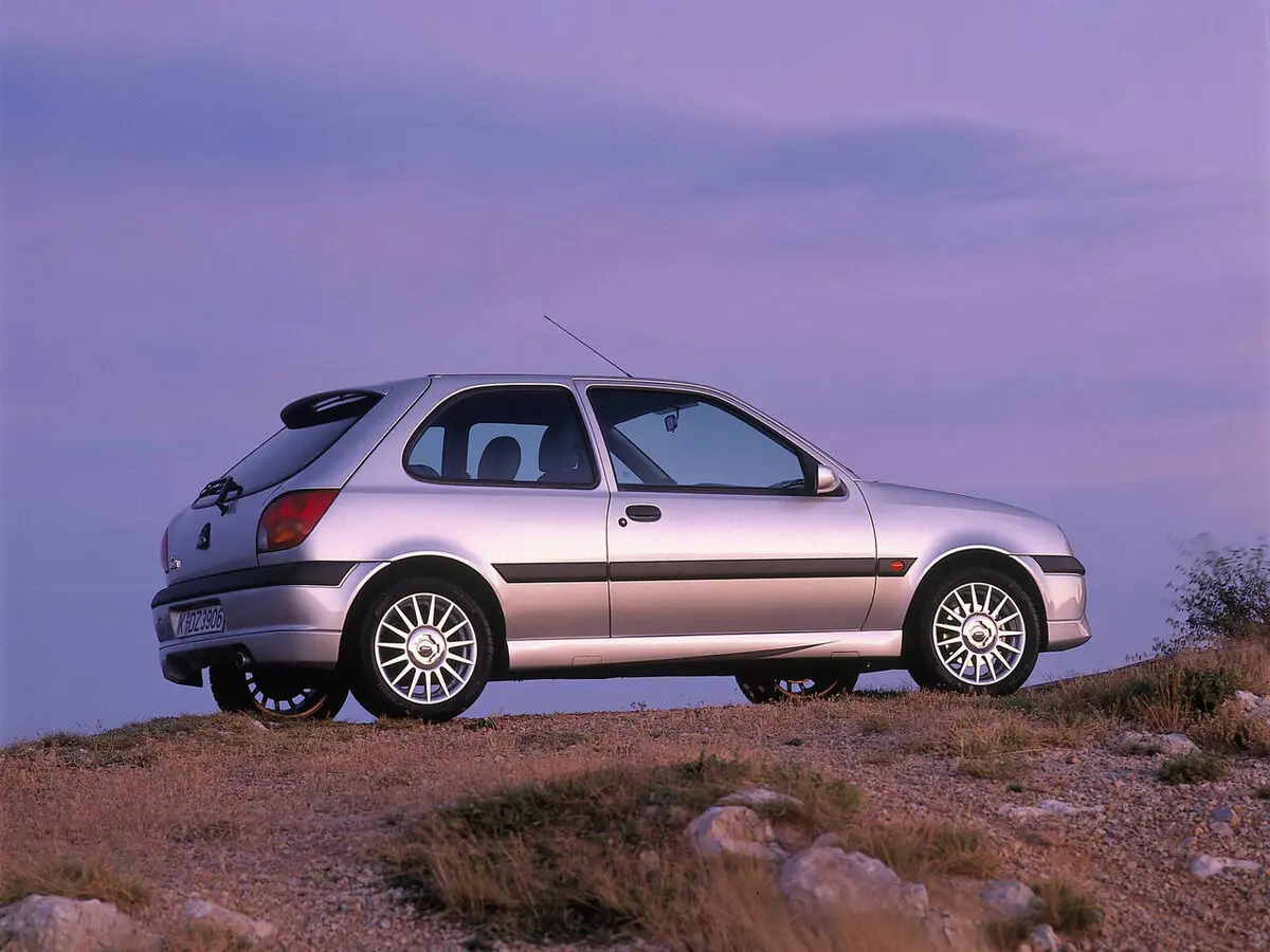 Ford Fiesta Mk4 Рестайлинг Хэтчбек 3 дв. — сүрөт 2