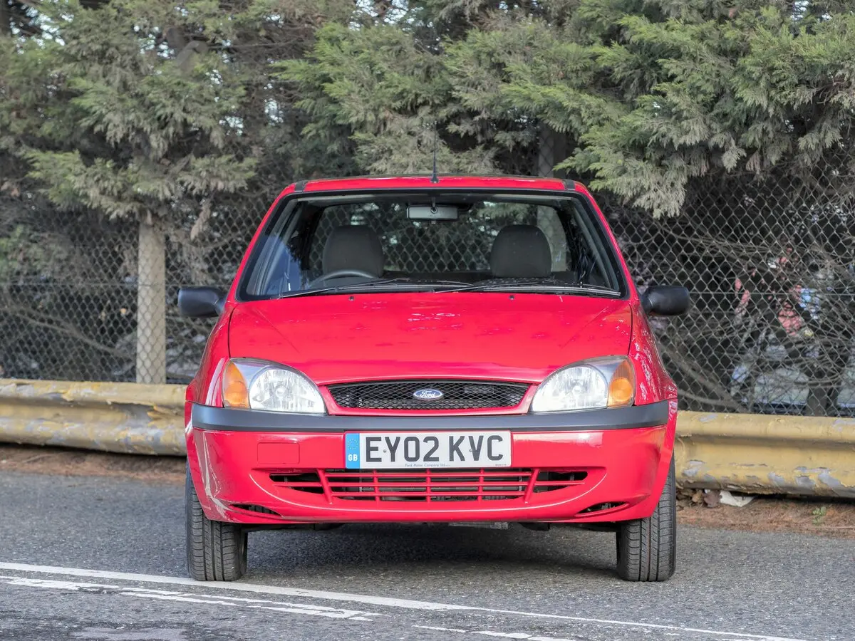Ford Fiesta Mk4 Рестайлинг Хэтчбек 3 дв. — сүрөт 3