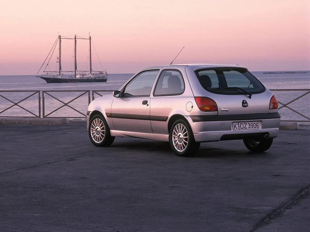 Ford Fiesta Mk4 Рестайлинг Хэтчбек 3 дв. — сүрөт 5