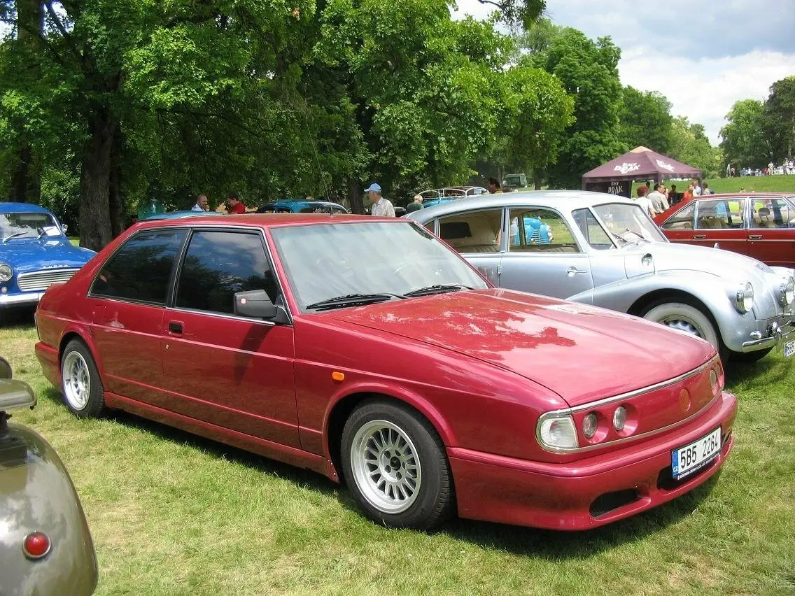 Tatra T700 1996 – 1999 Седан 2 дв. GT