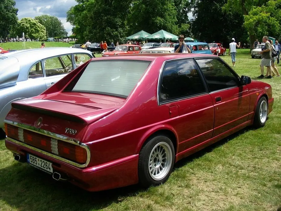 Tatra T700 1996 – 1999 Седан 2 дв. GT — сүрөт 2