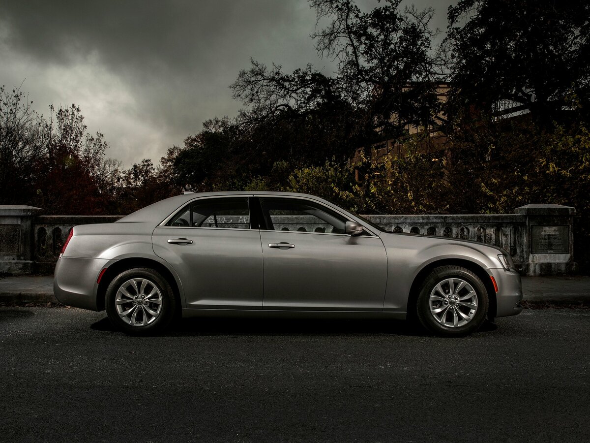 Chrysler 300C II Рестайлинг Седан — фото 2