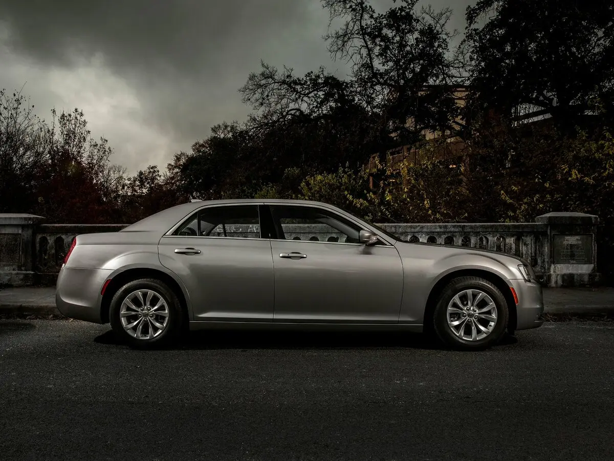 Chrysler 300C II Рестайлинг Седан — 照片 2