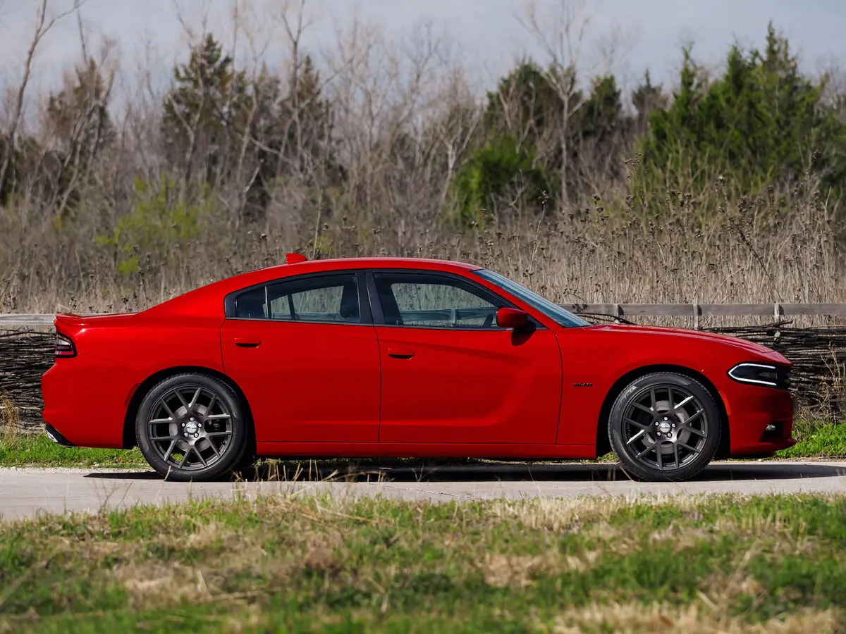 Dodge Charger VII (LD) Рестайлинг Седан — photo 2