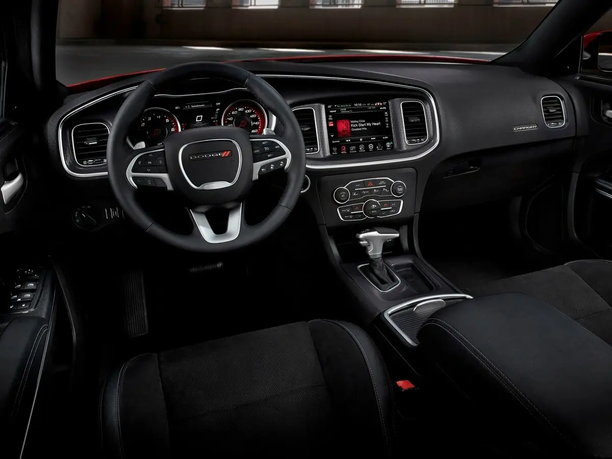 Dodge Charger VII (LD) Рестайлинг Седан — photo 6