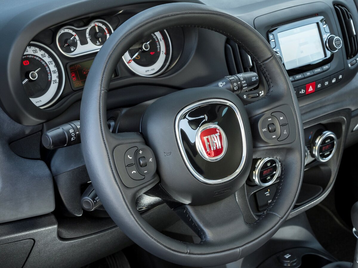 Fiat 500L I Компактвэн Living — фото 10
