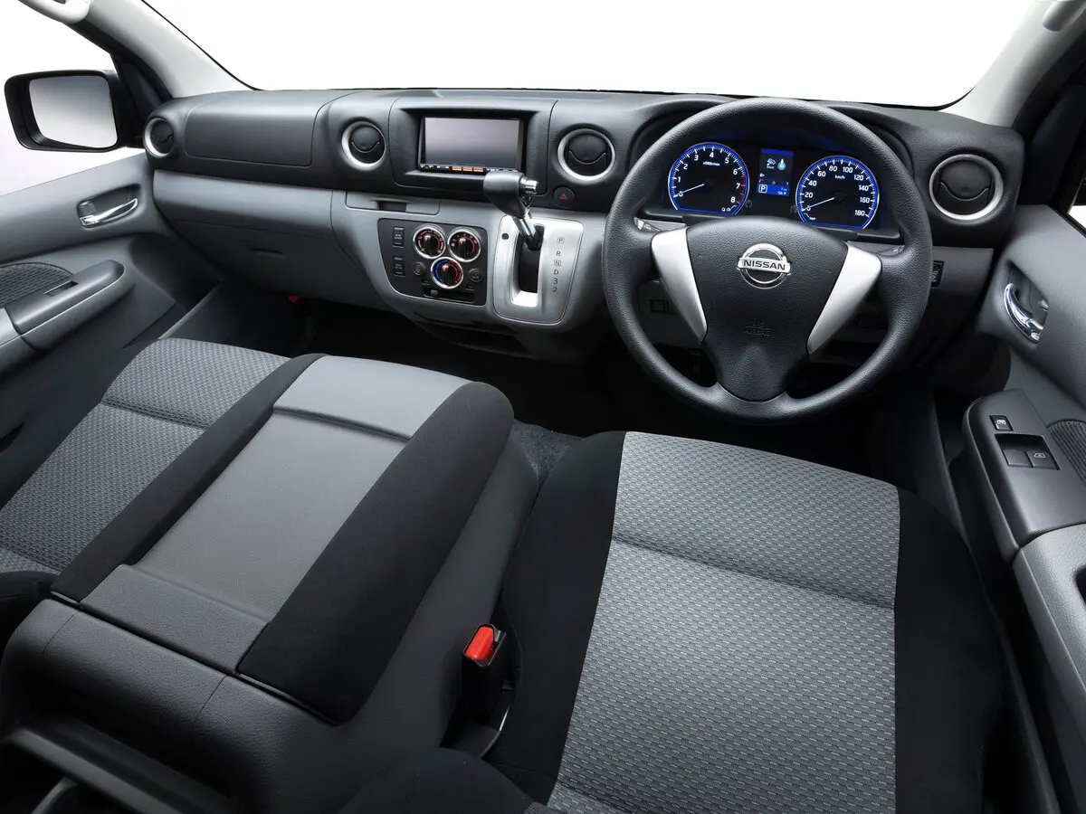 Nissan NV350 Caravan I Минивэн — сүрөт 5