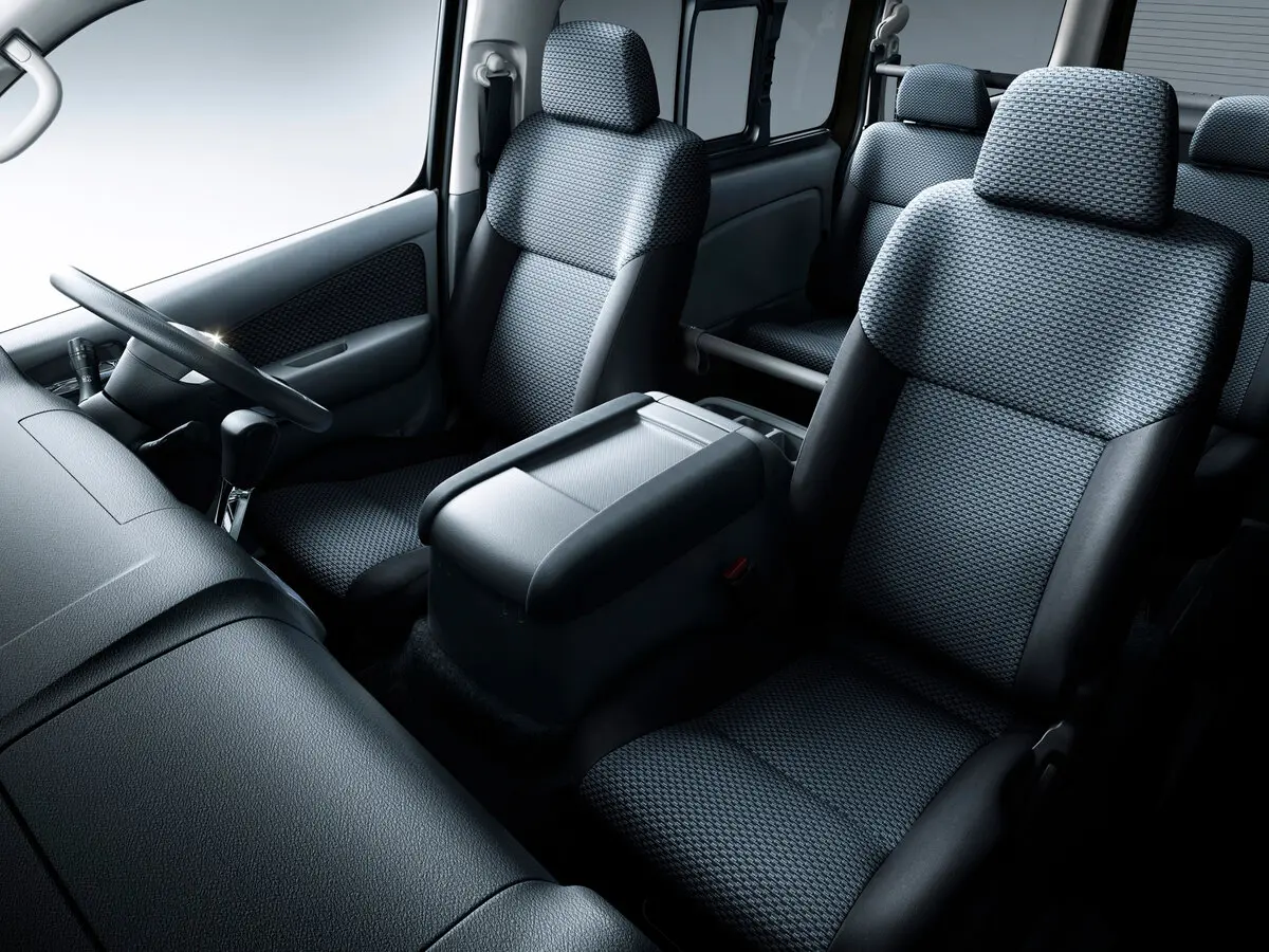 Nissan NV350 Caravan I Минивэн — сүрөт 6
