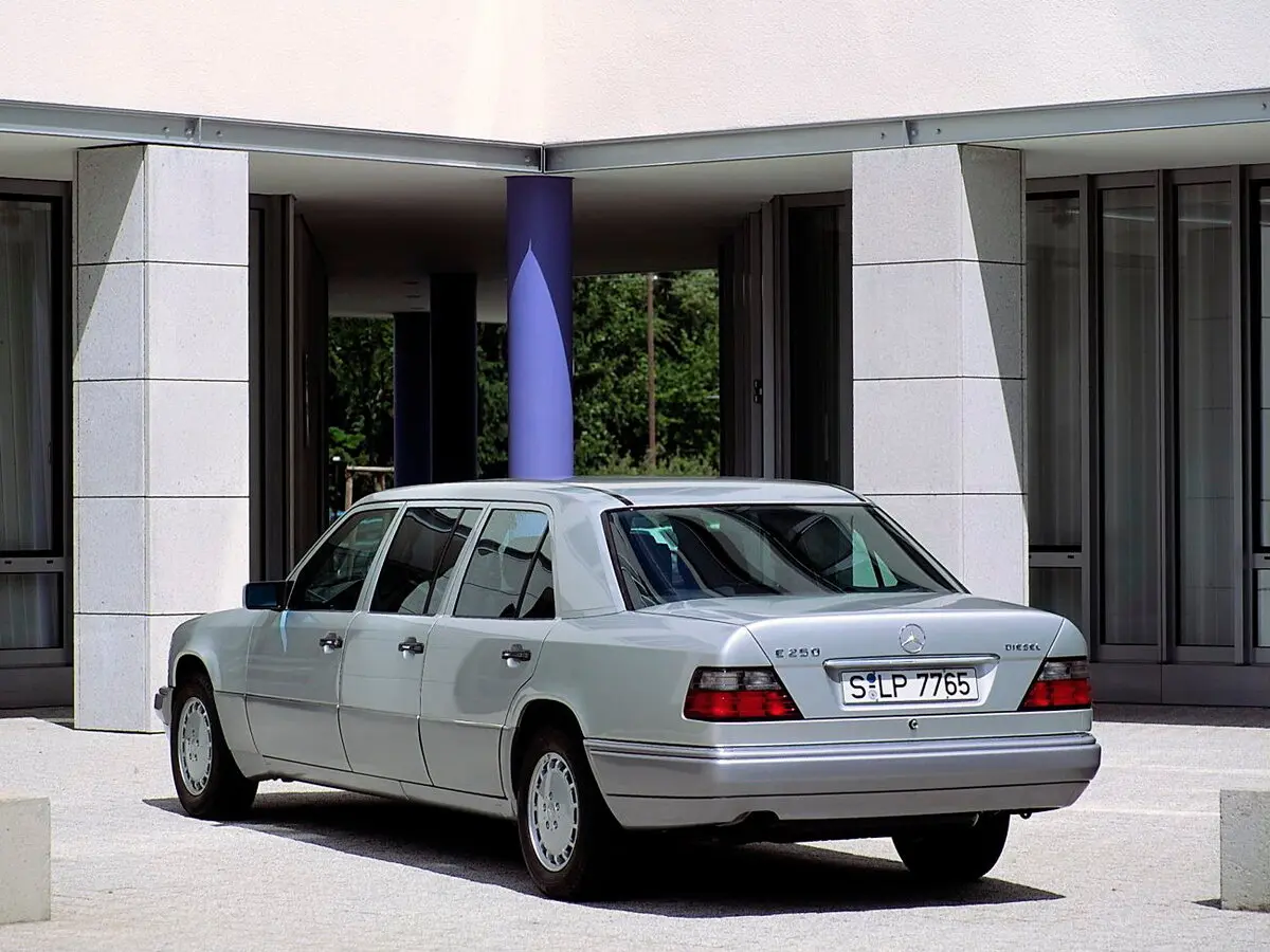 Mercedes-Benz E-Класс I (W124) Лимузин Long — фото 2