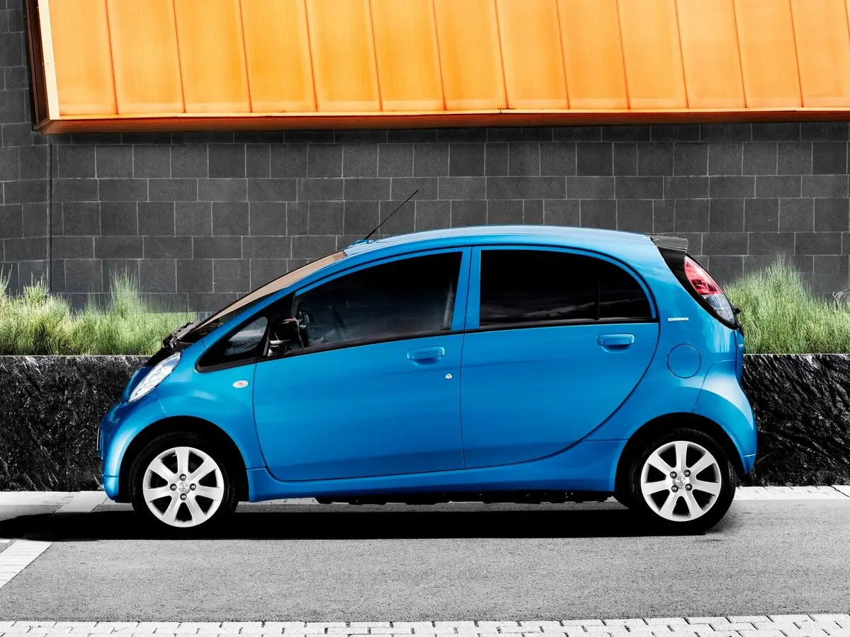 Peugeot iOn 2010 – 2020 Хэтчбек 5 дв. — photo 2