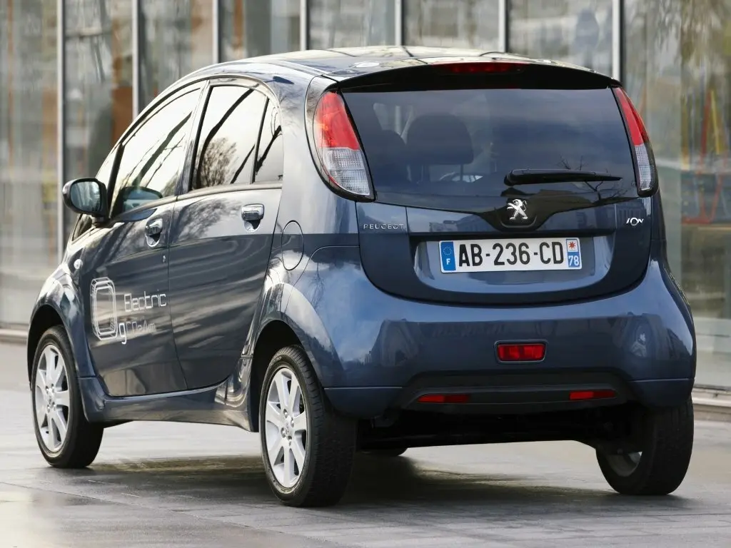 Peugeot iOn 2010 – 2020 Хэтчбек 5 дв. — photo 4