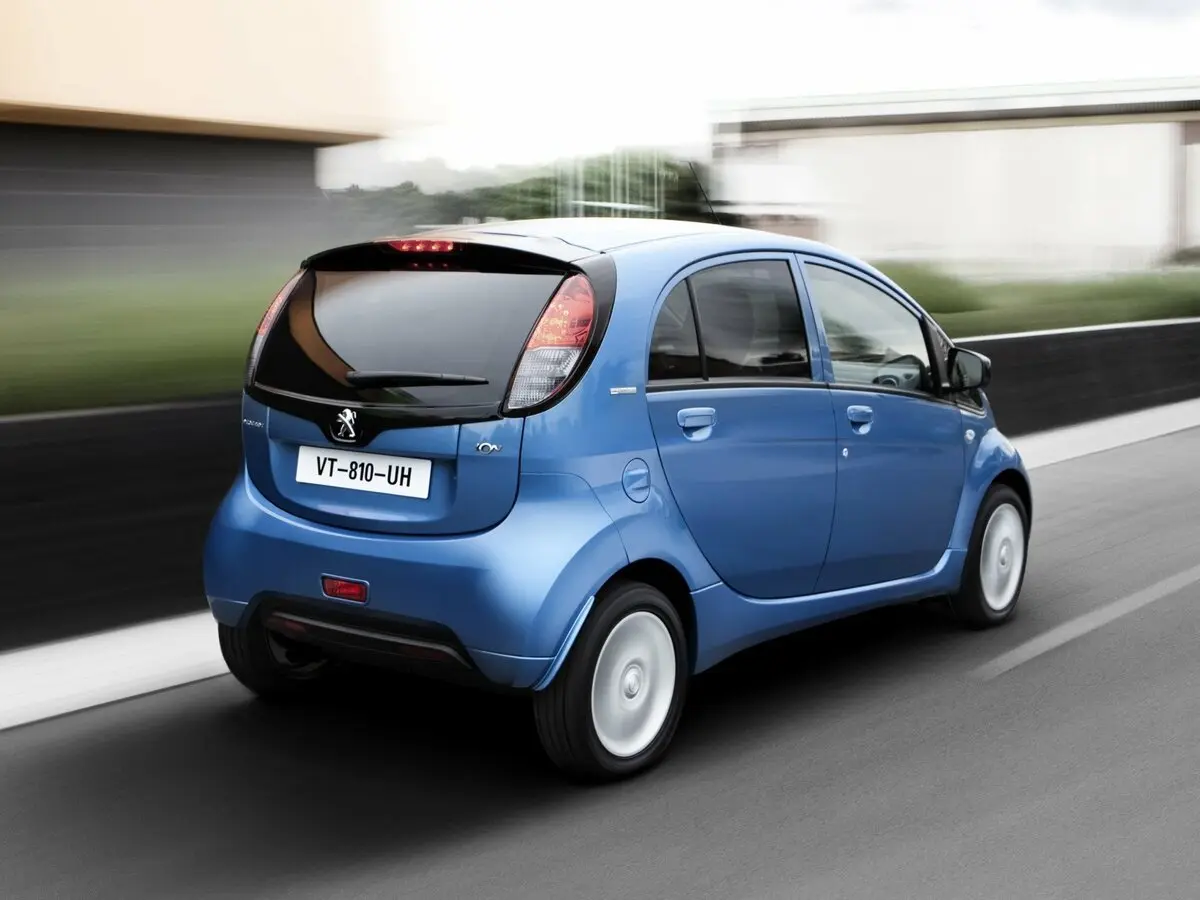 Peugeot iOn 2010 – 2020 Хэтчбек 5 дв. — photo 5
