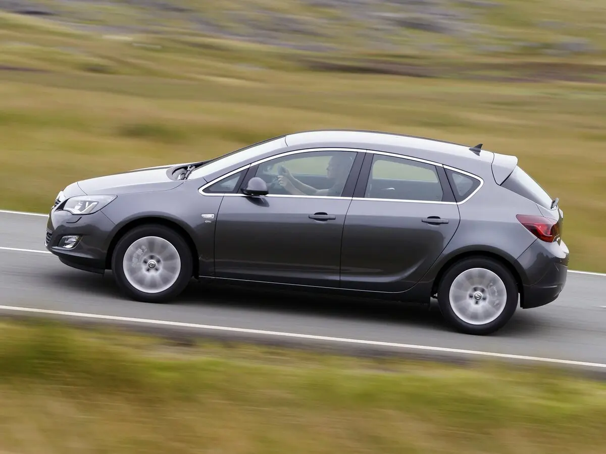 Vauxhall Astra J Хэтчбек 5 дв. — 照片 2