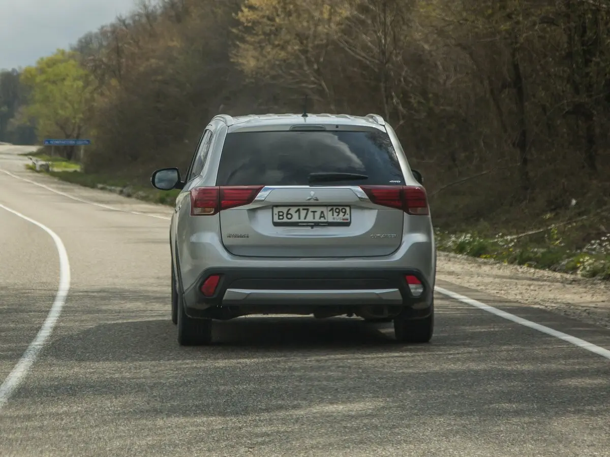 Mitsubishi Outlander III Рестайлинг 2 Внедорожник 5 дв. — photo 4