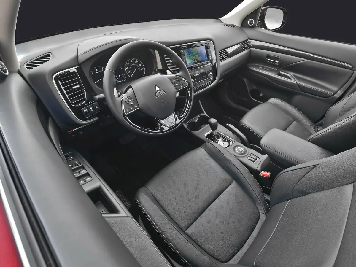 Mitsubishi Outlander III Рестайлинг 2 Внедорожник 5 дв. — photo 6