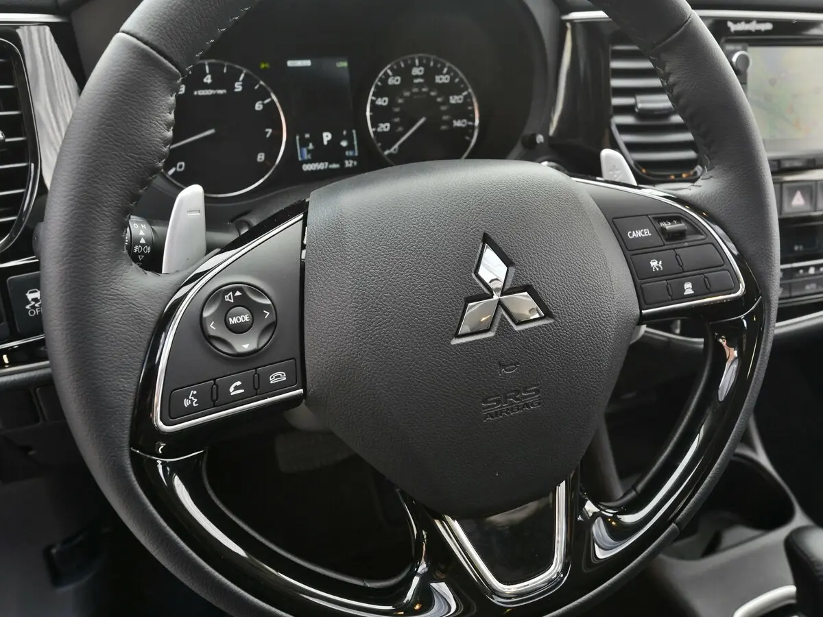 Mitsubishi Outlander III Рестайлинг 2 Внедорожник 5 дв. — photo 9
