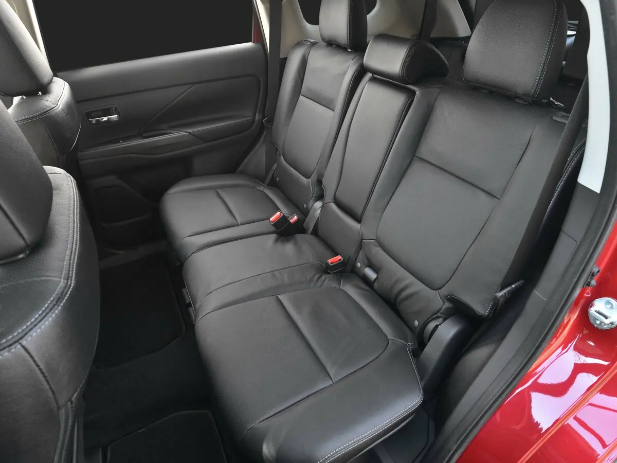 Mitsubishi Outlander III Рестайлинг 2 Внедорожник 5 дв. — photo 10