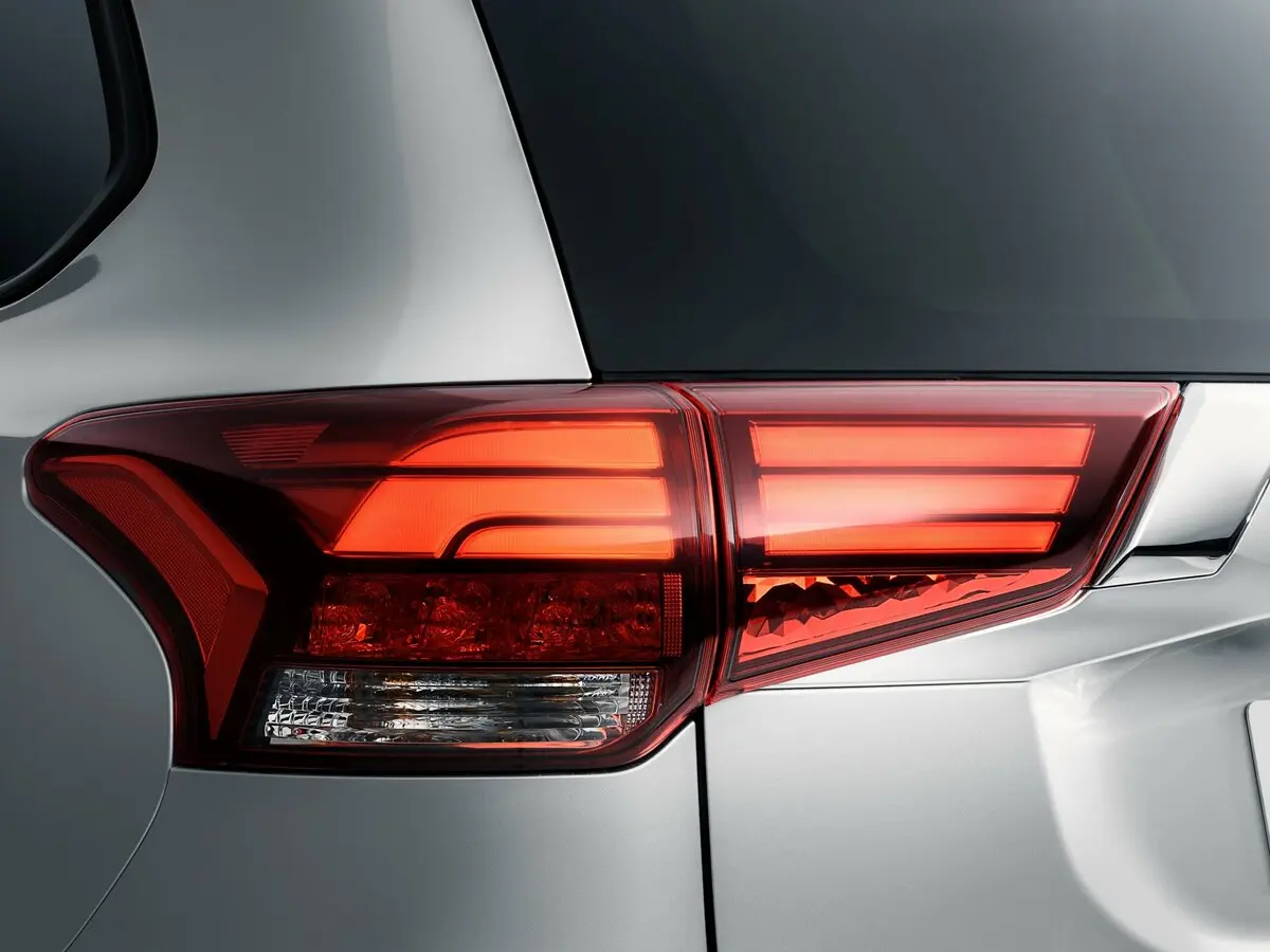 Mitsubishi Outlander III Рестайлинг 2 Внедорожник 5 дв. — photo 16