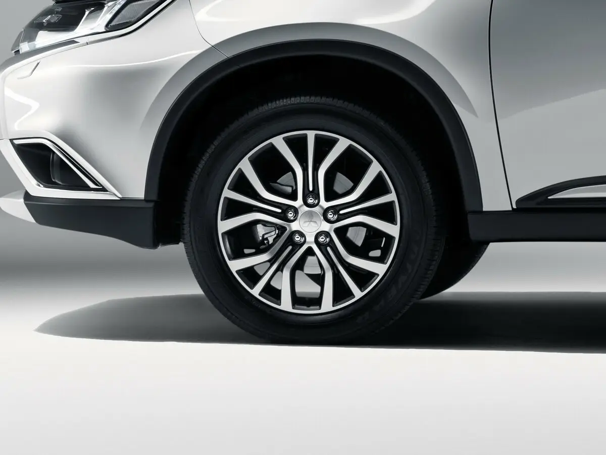 Mitsubishi Outlander III Рестайлинг 2 Внедорожник 5 дв. — photo 19