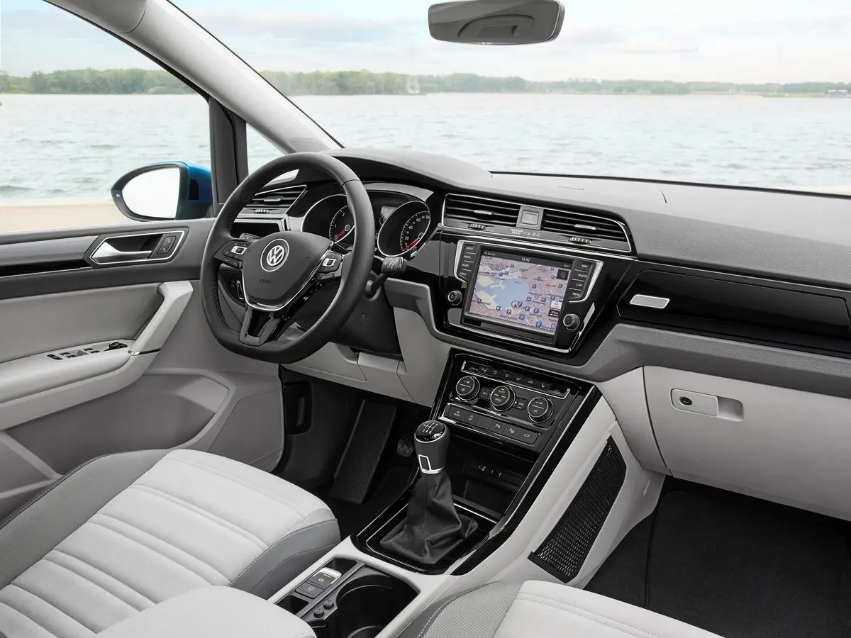 Volkswagen Touran II Компактвэн — сүрөт 7
