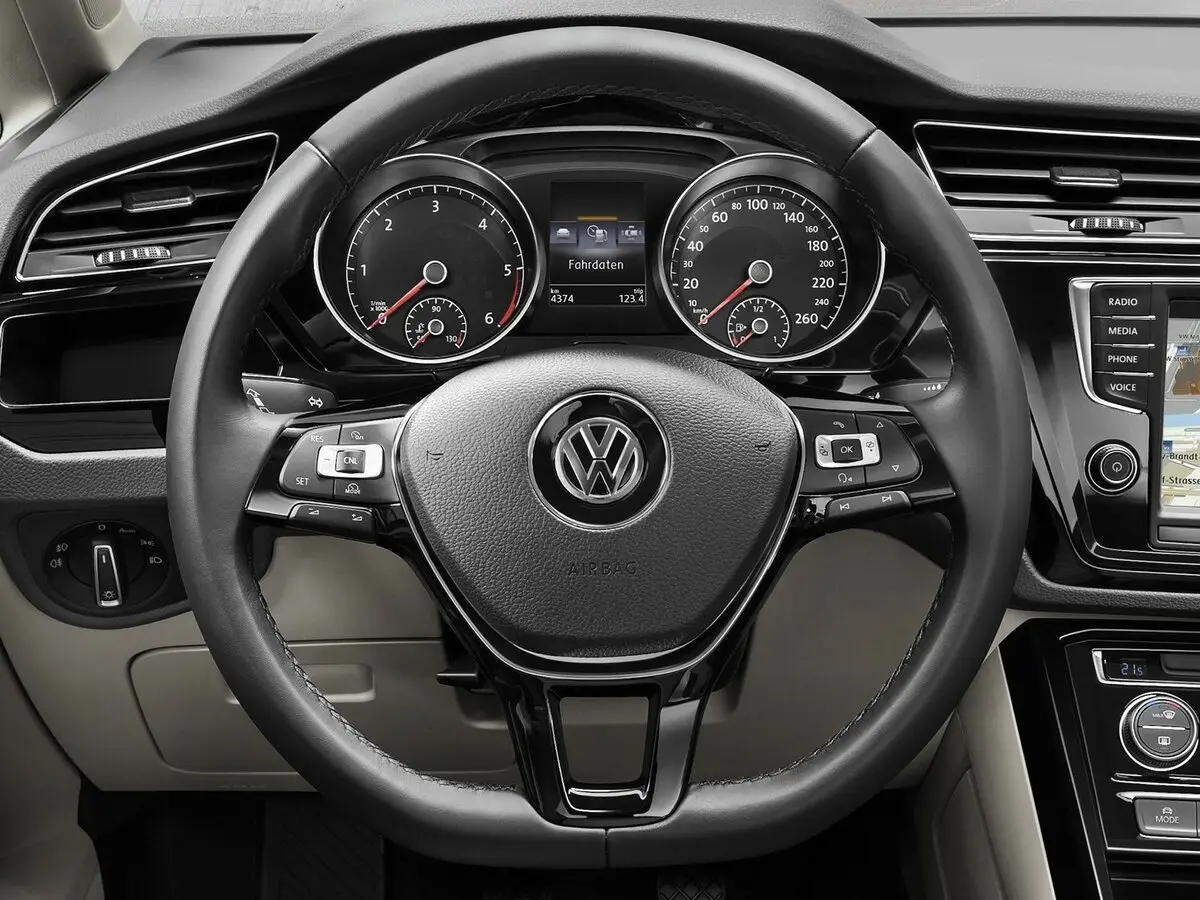 Volkswagen Touran II Компактвэн — сүрөт 10
