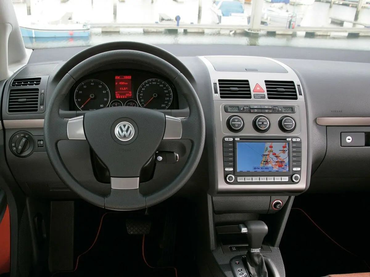 Volkswagen Touran I Рестайлинг Компактвэн Cross — photo 6