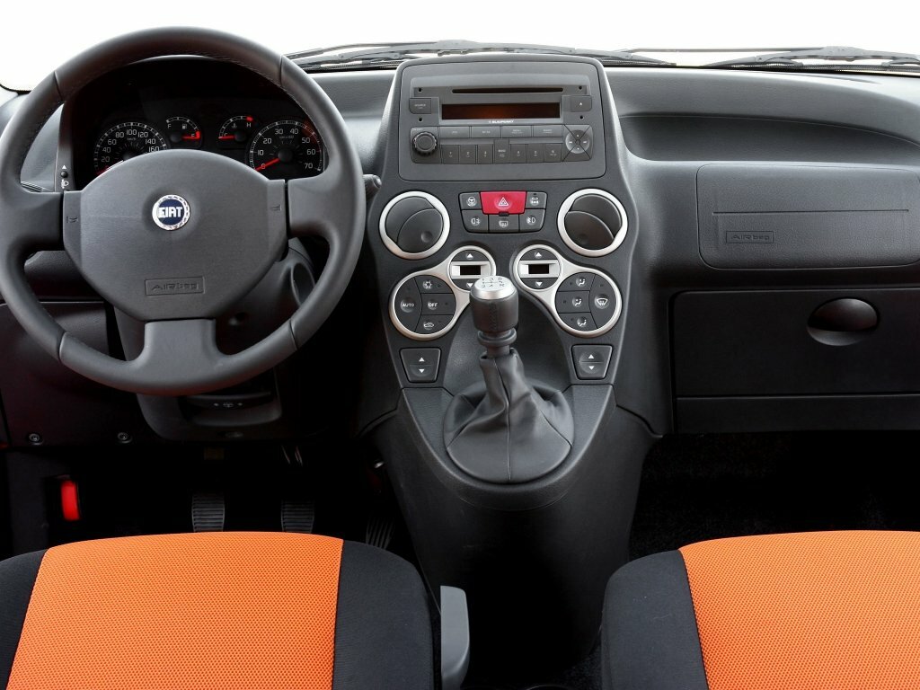Fiat Panda II Хэтчбек 5 дв. Cross — фото 6