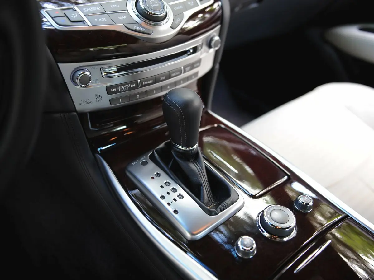 Infiniti Q70 I Рестайлинг Седан — сүрөт 11