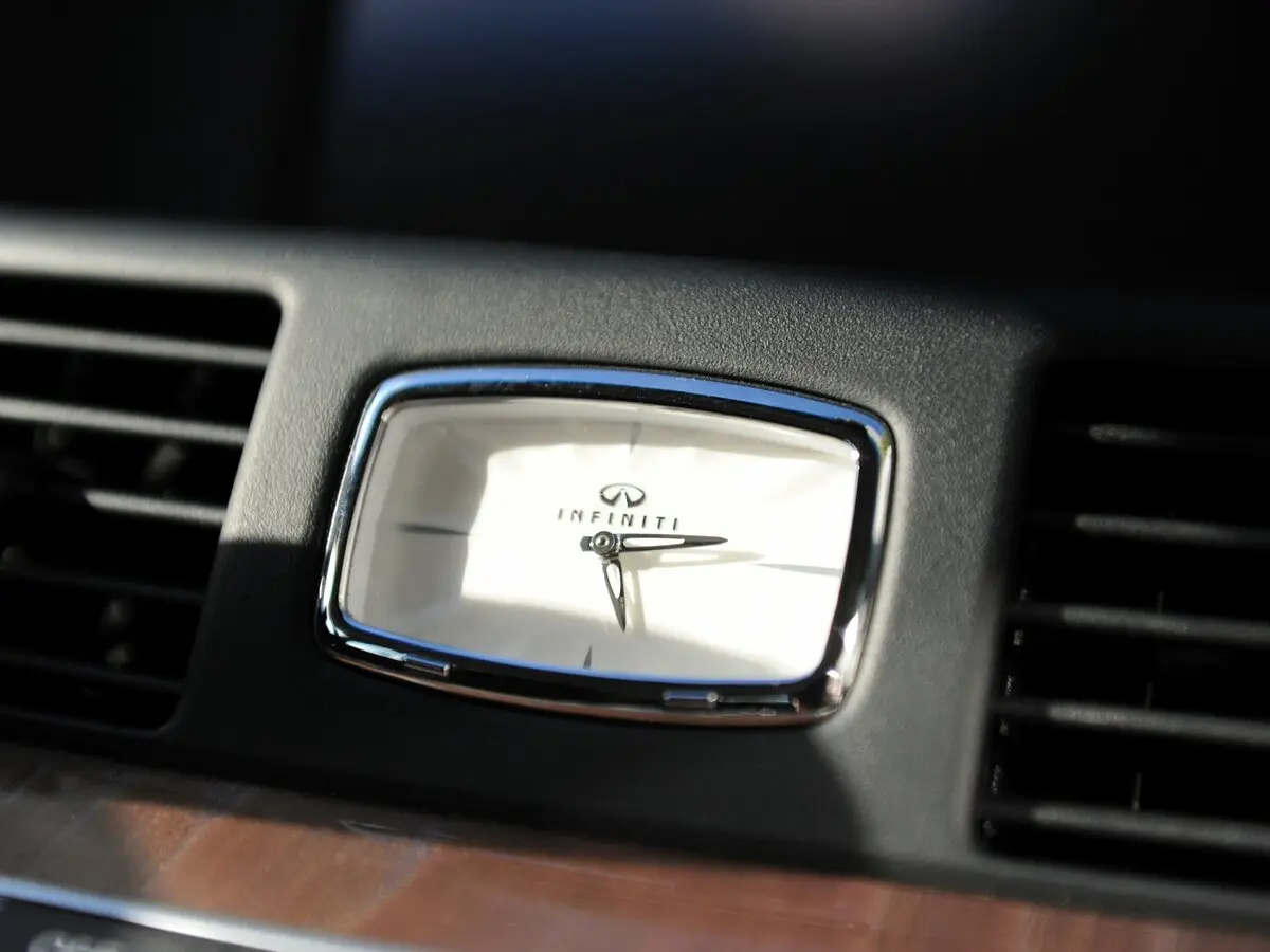 Infiniti Q70 I Рестайлинг Седан — сүрөт 15