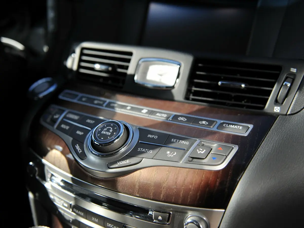 Infiniti Q70 I Рестайлинг Седан Long — сүрөт 16