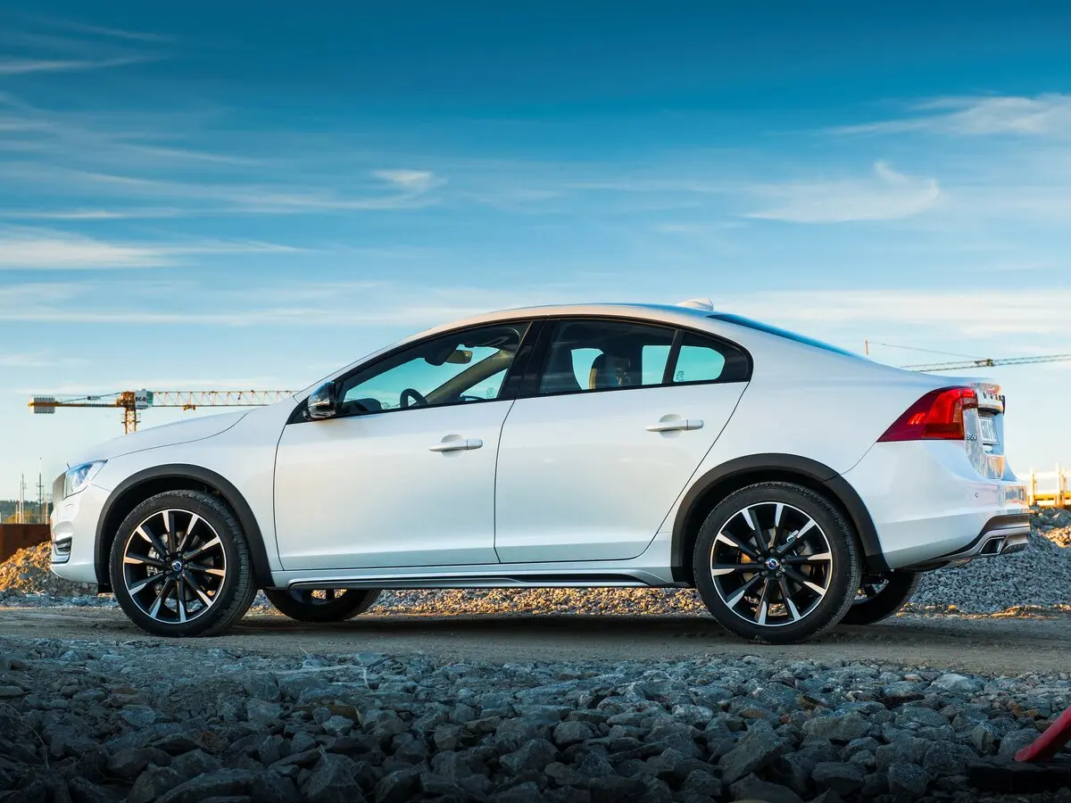 Volvo S60 Cross Country 2015 – 2018 Седан — photo 2