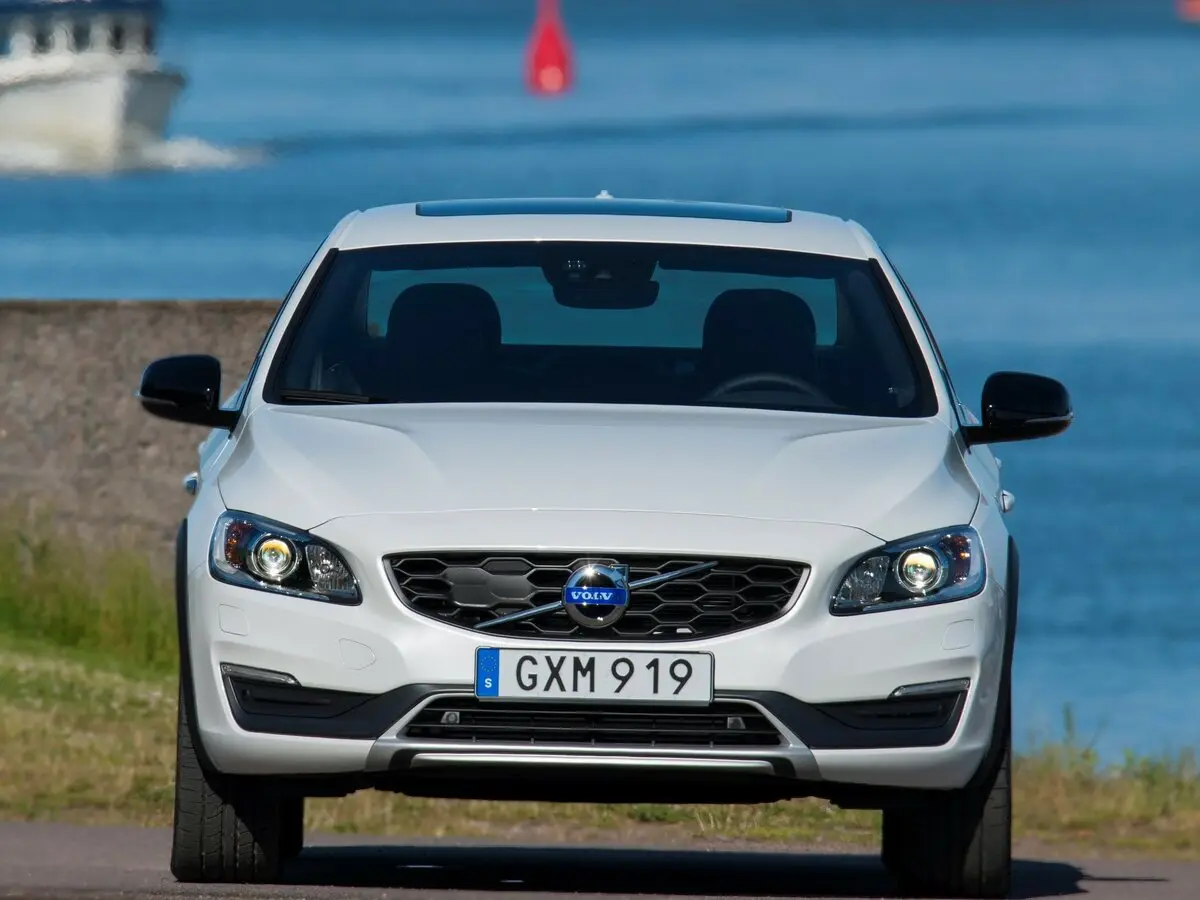 Volvo S60 Cross Country 2015 – 2018 Седан — photo 3