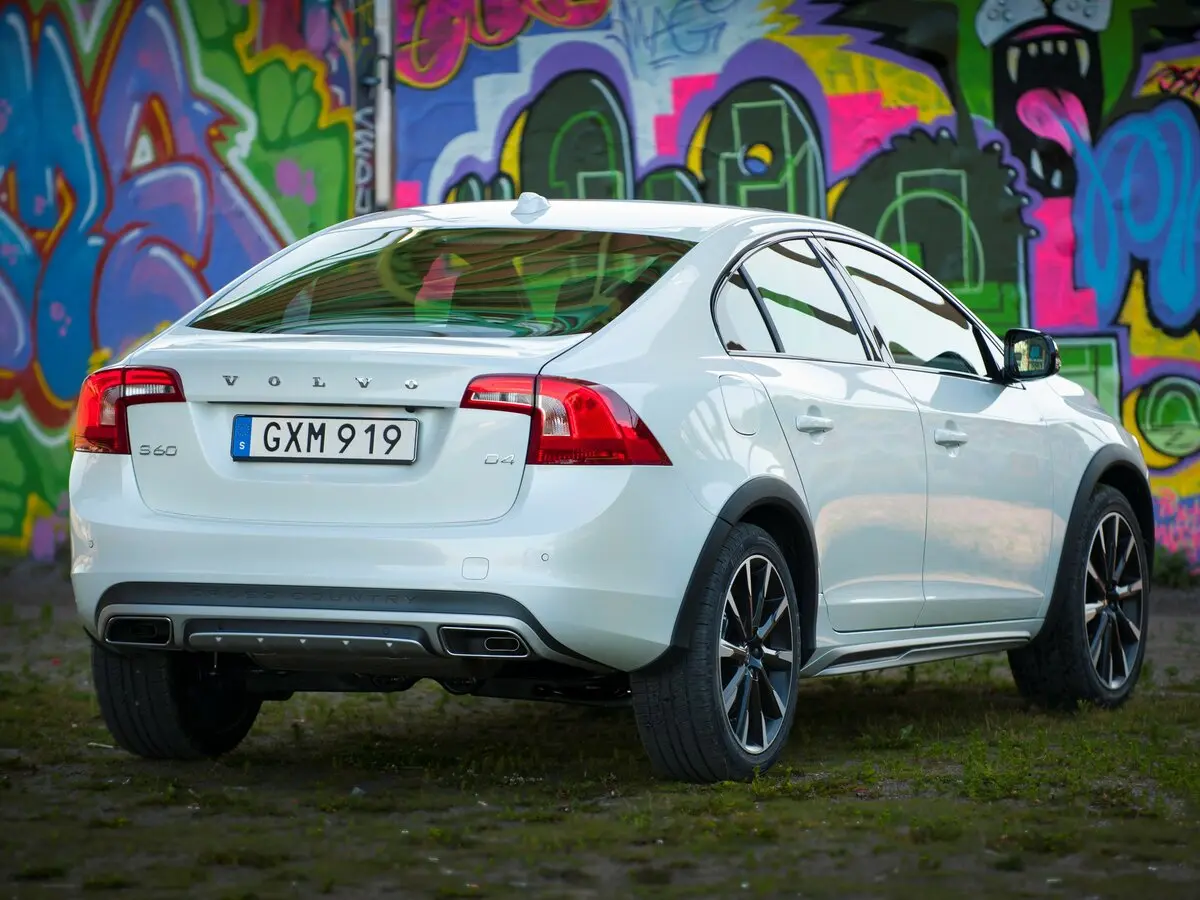 Volvo S60 Cross Country 2015 – 2018 Седан — photo 5