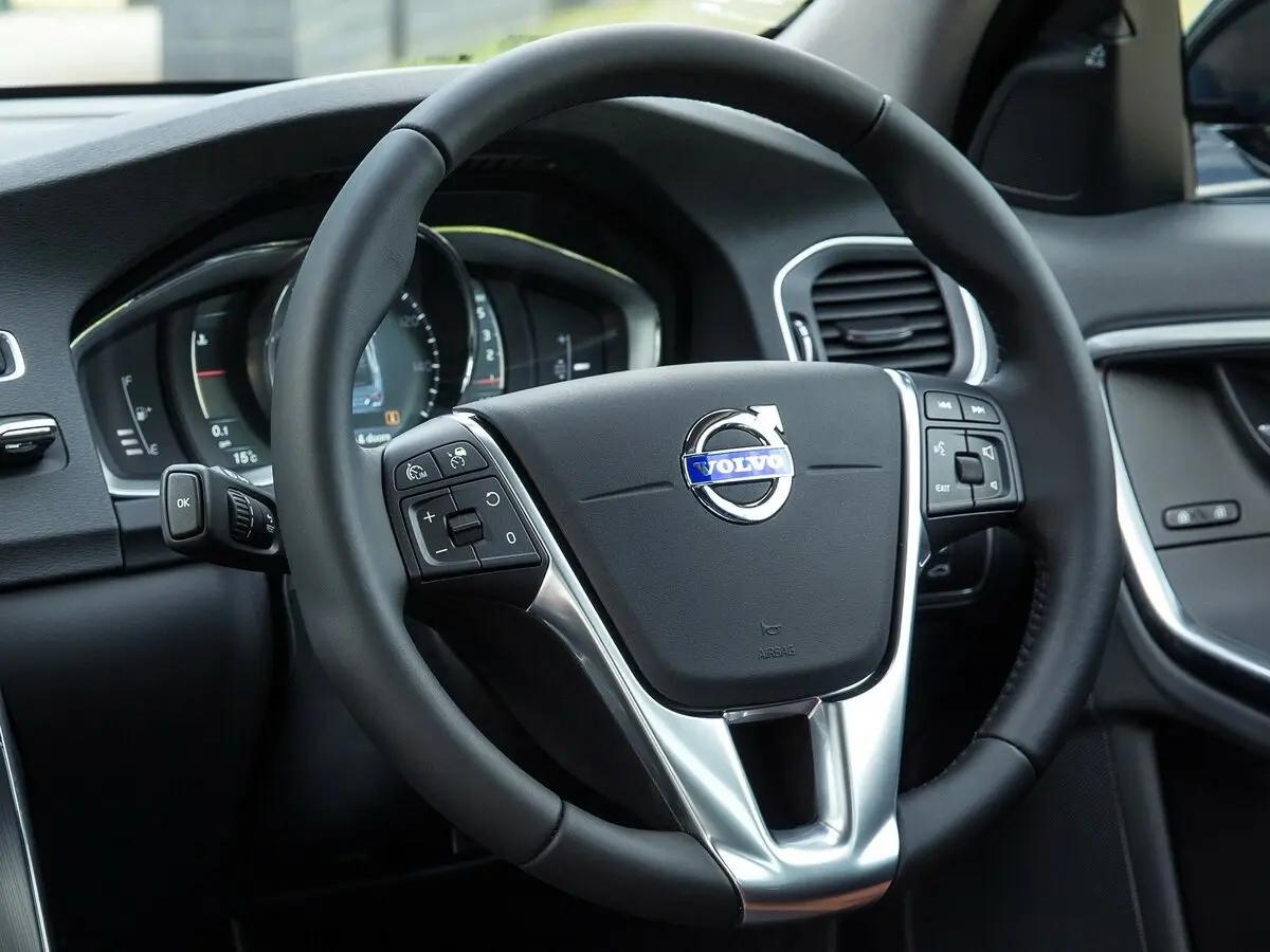 Volvo S60 Cross Country 2015 – 2018 Седан — photo 7