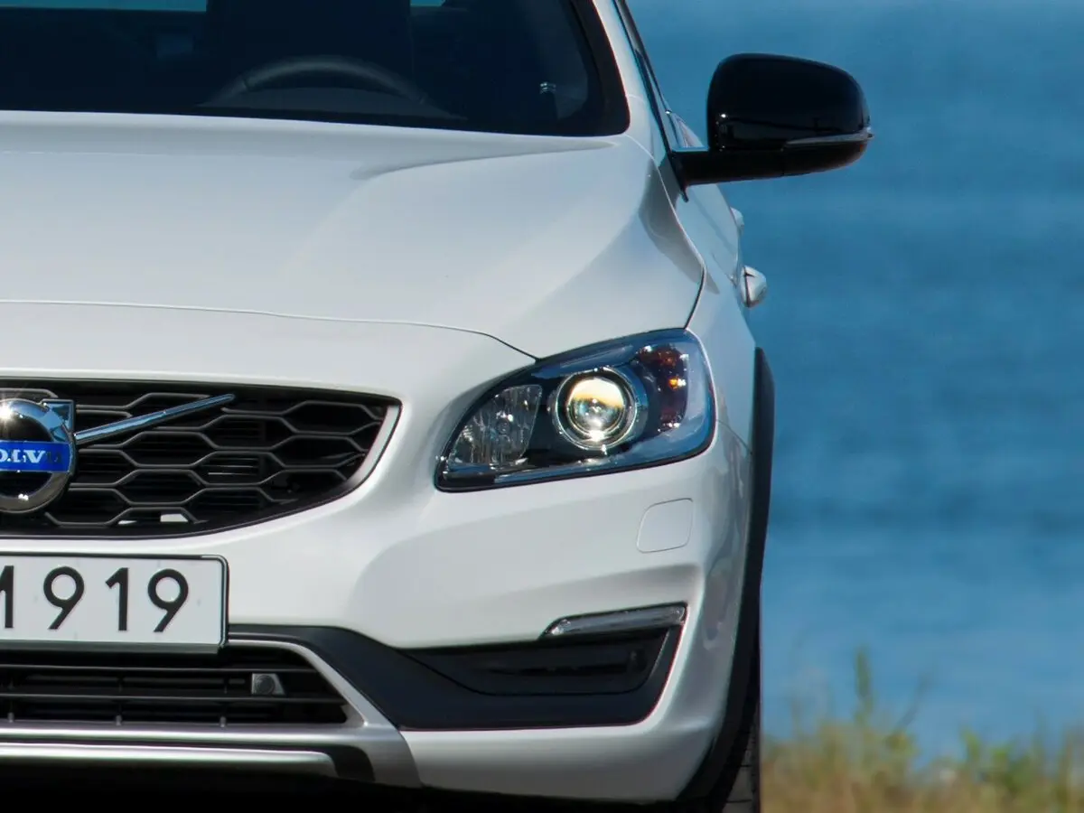 Volvo S60 Cross Country 2015 – 2018 Седан — photo 9