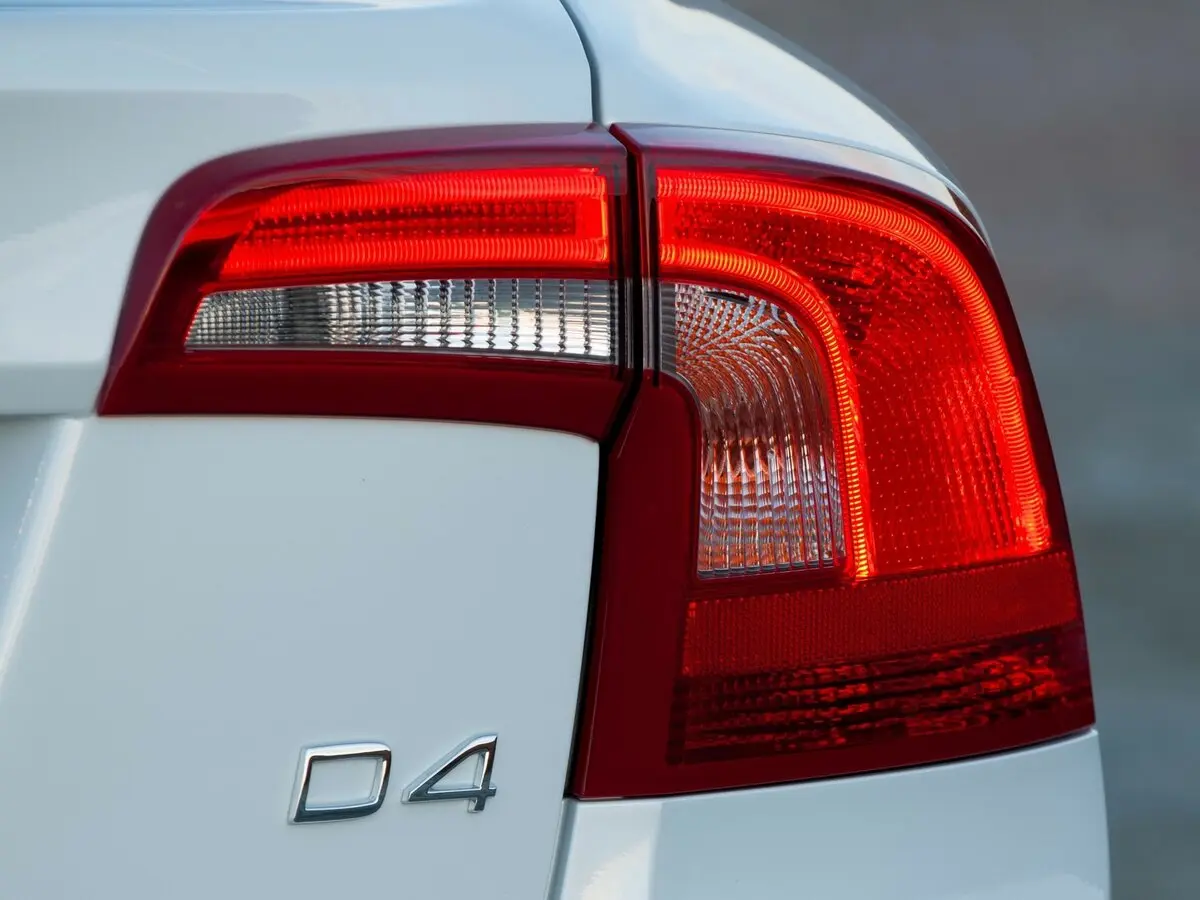 Volvo S60 Cross Country 2015 – 2018 Седан — photo 10