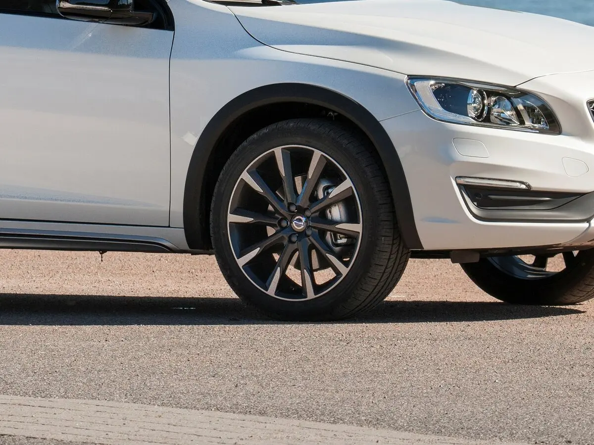 Volvo S60 Cross Country 2015 – 2018 Седан — photo 13