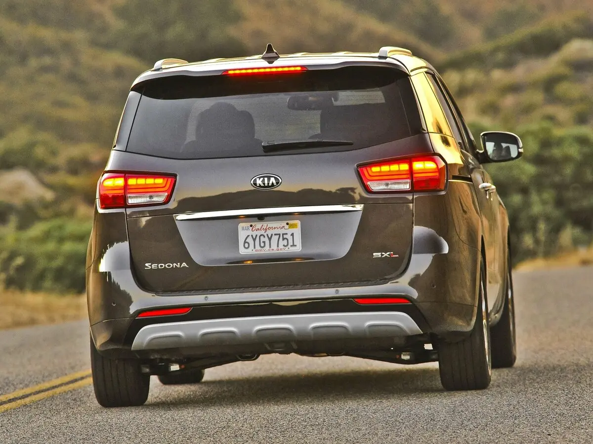 Kia Sedona III Минивэн — сүрөт 4